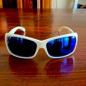 Costa Del Mar Islamorada Sunglasses IL25 White / Pearl
